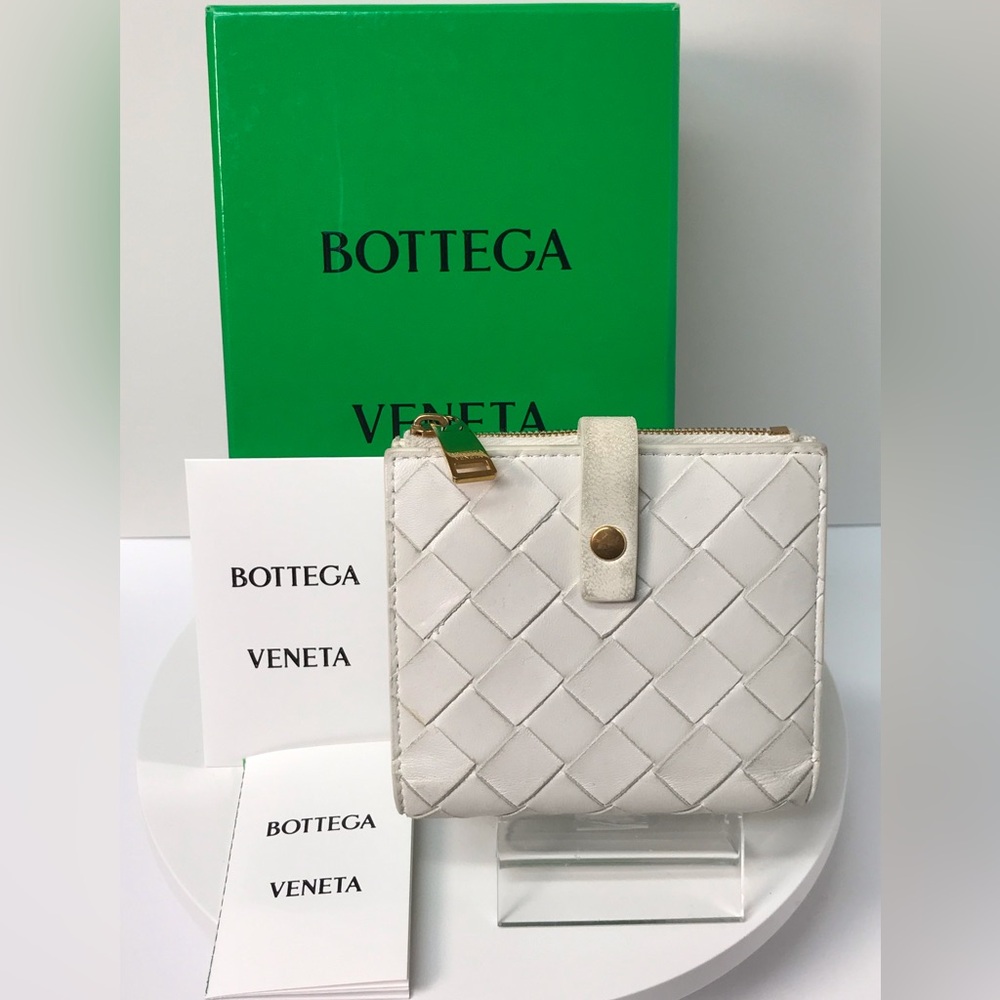 Bottega Veneta Intrecciato Lambskin Leather Wallet ๐ - Picture 8 of 17
